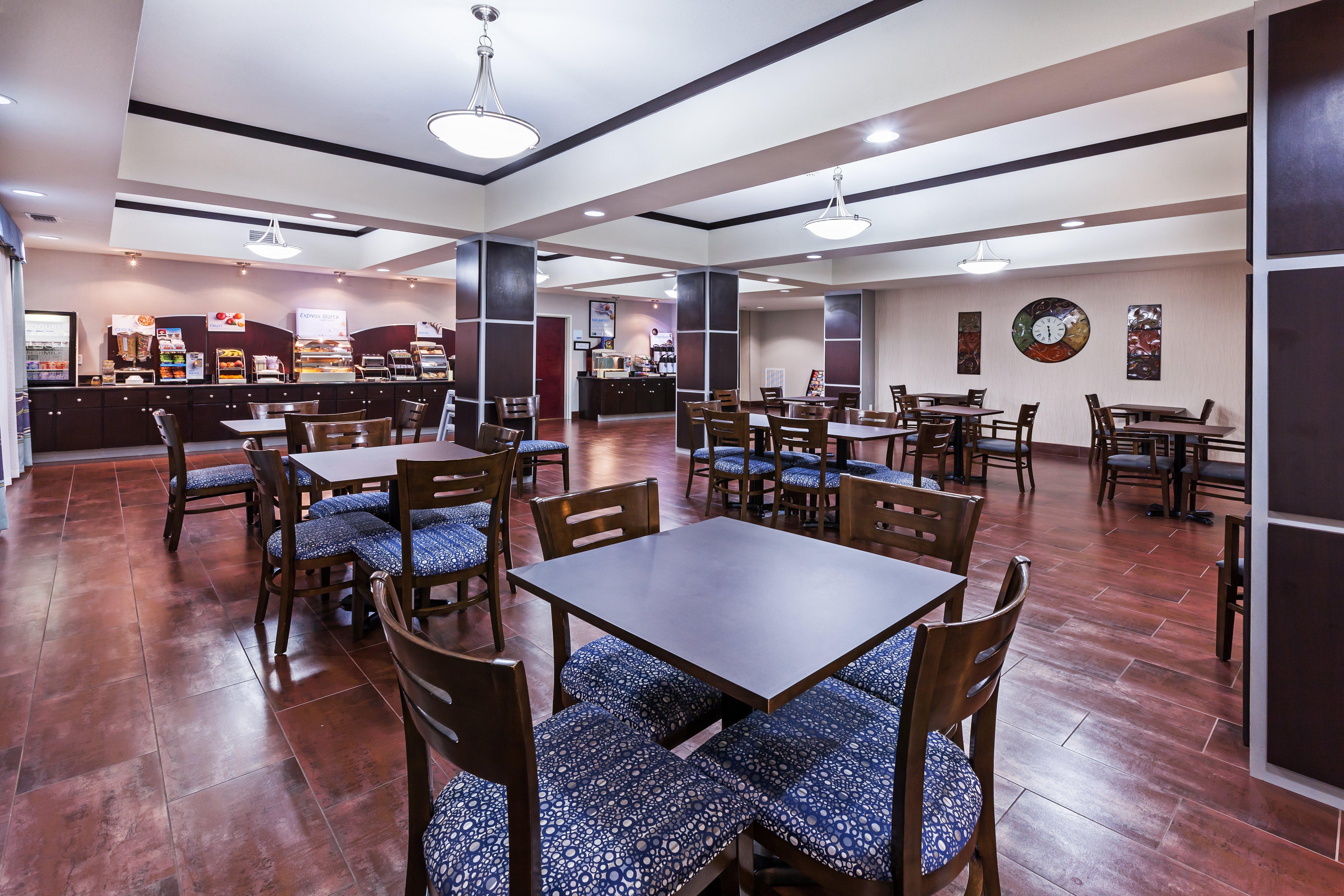Holiday Inn Express & Suites Cleveland By Ihg Εξωτερικό φωτογραφία