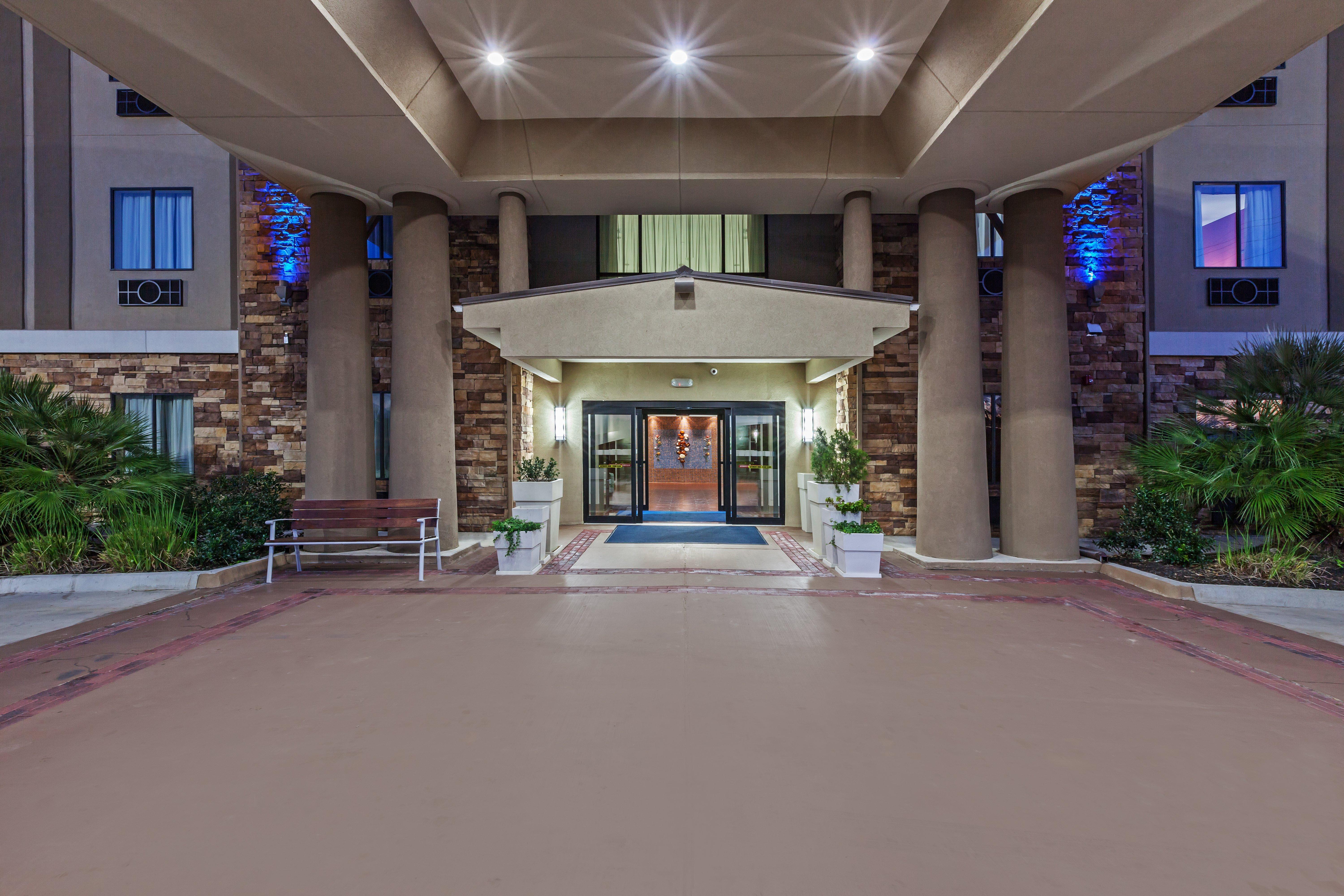 Holiday Inn Express & Suites Cleveland By Ihg Εξωτερικό φωτογραφία