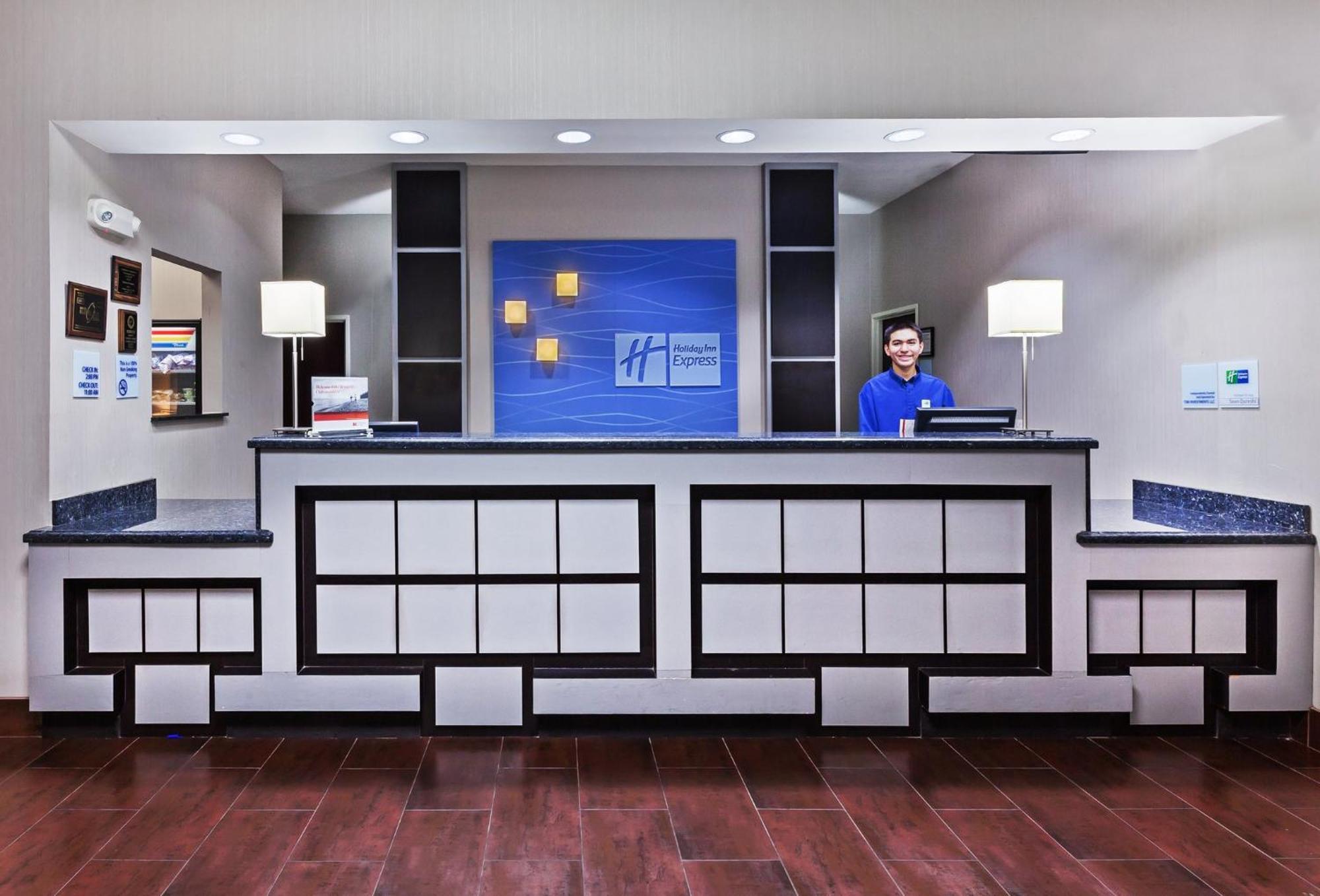 Holiday Inn Express & Suites Cleveland By Ihg Εξωτερικό φωτογραφία