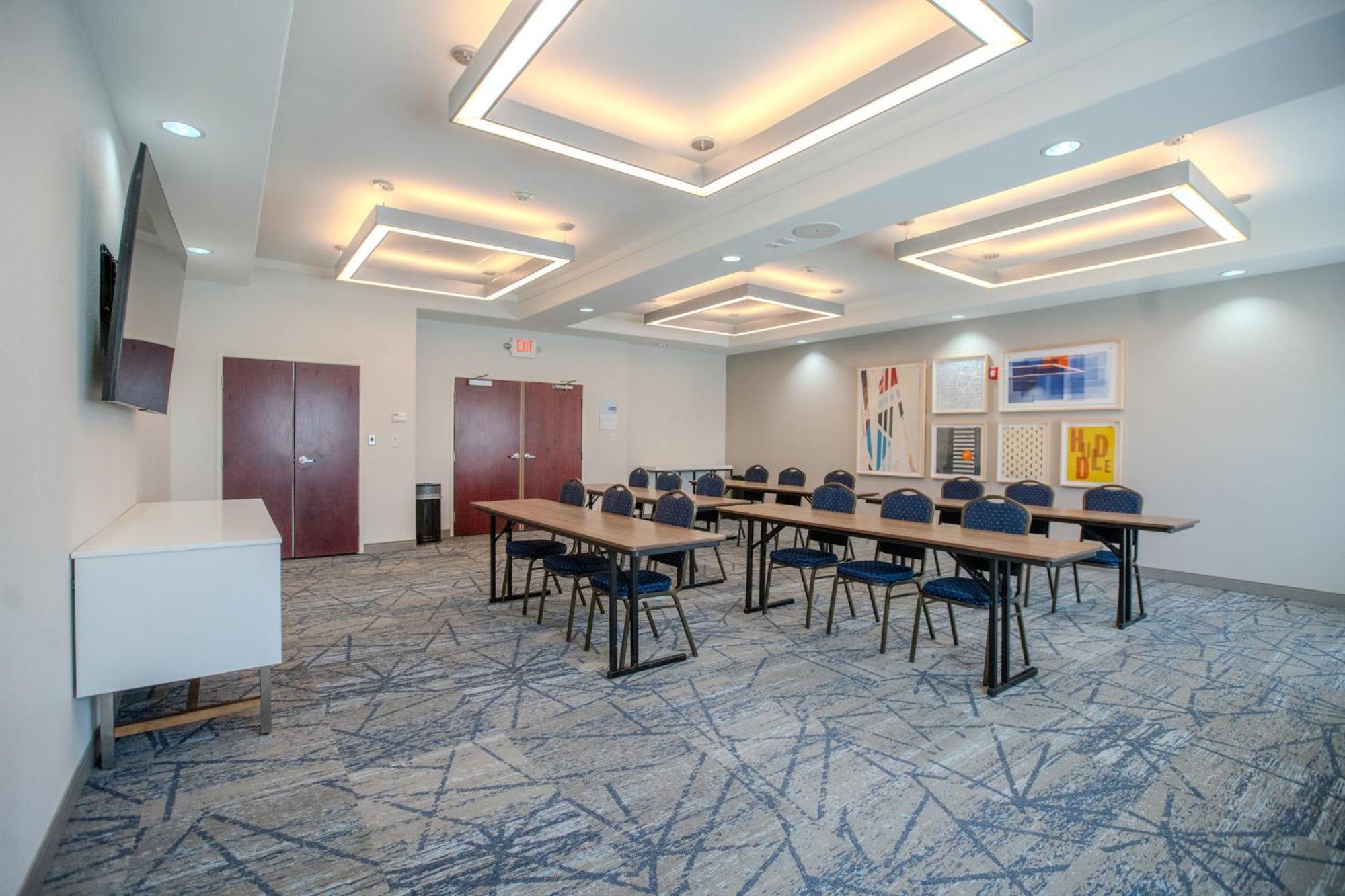 Holiday Inn Express & Suites Cleveland By Ihg Εξωτερικό φωτογραφία