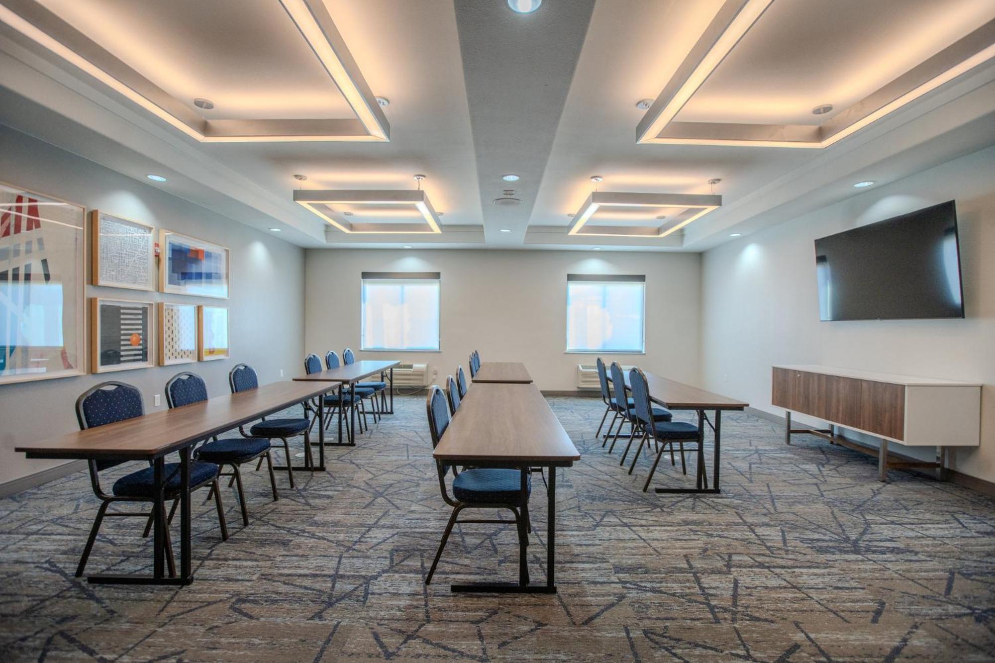 Holiday Inn Express & Suites Cleveland By Ihg Εξωτερικό φωτογραφία
