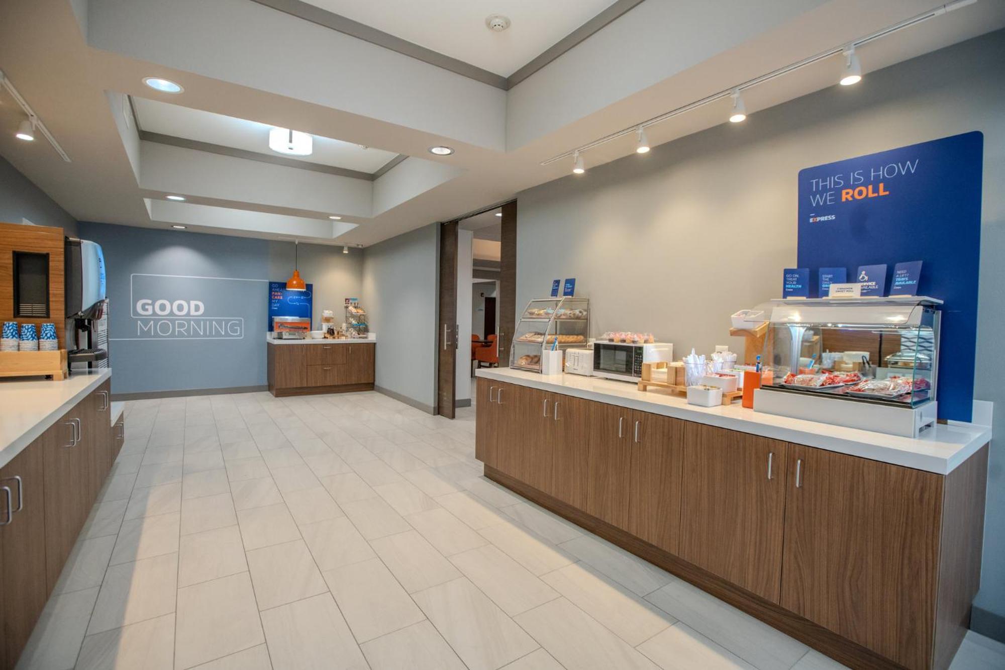 Holiday Inn Express & Suites Cleveland By Ihg Εξωτερικό φωτογραφία