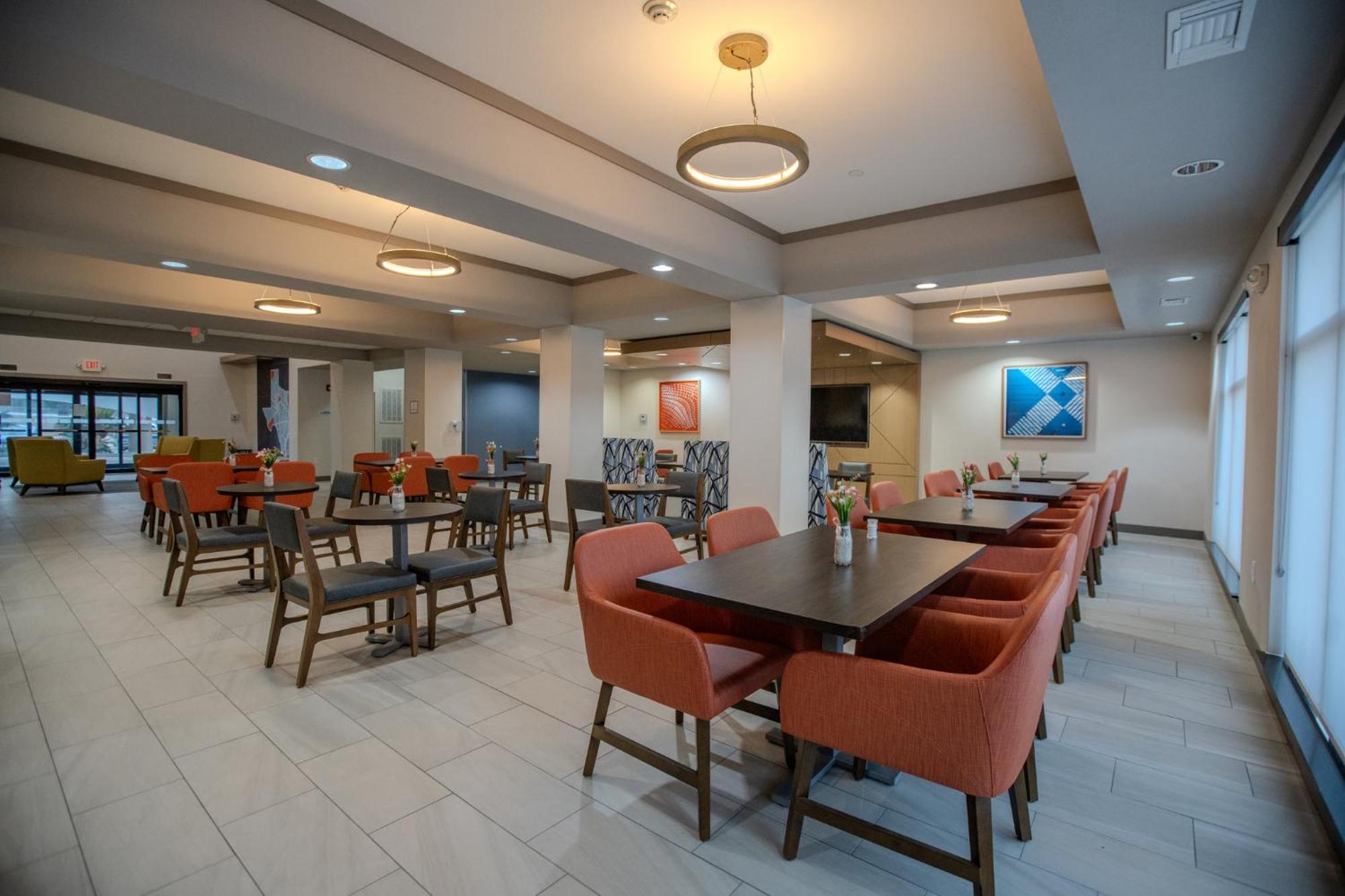 Holiday Inn Express & Suites Cleveland By Ihg Εξωτερικό φωτογραφία