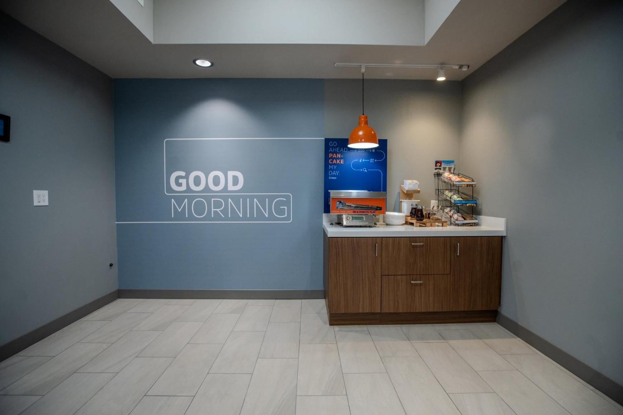 Holiday Inn Express & Suites Cleveland By Ihg Εξωτερικό φωτογραφία