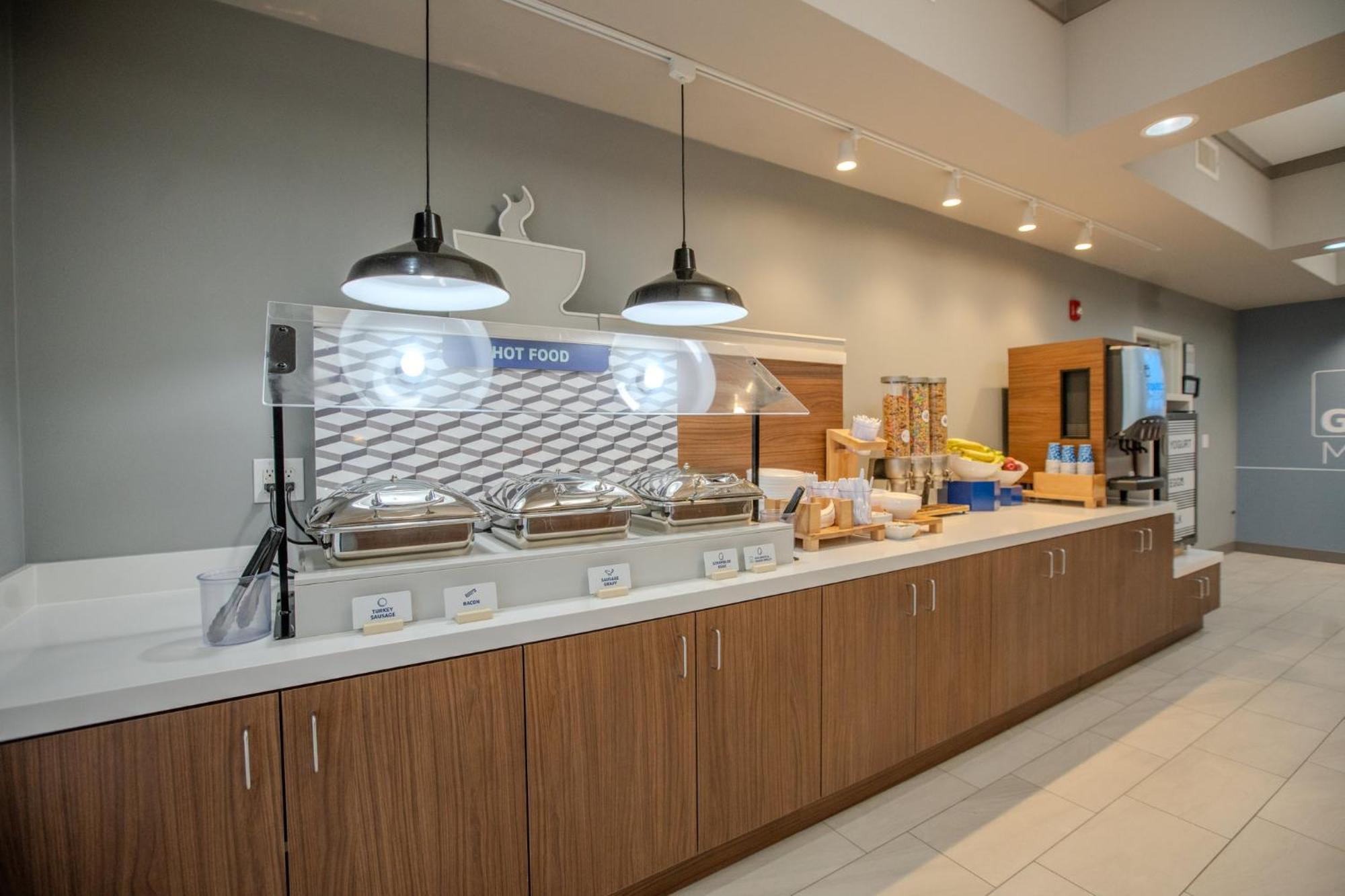 Holiday Inn Express & Suites Cleveland By Ihg Εξωτερικό φωτογραφία