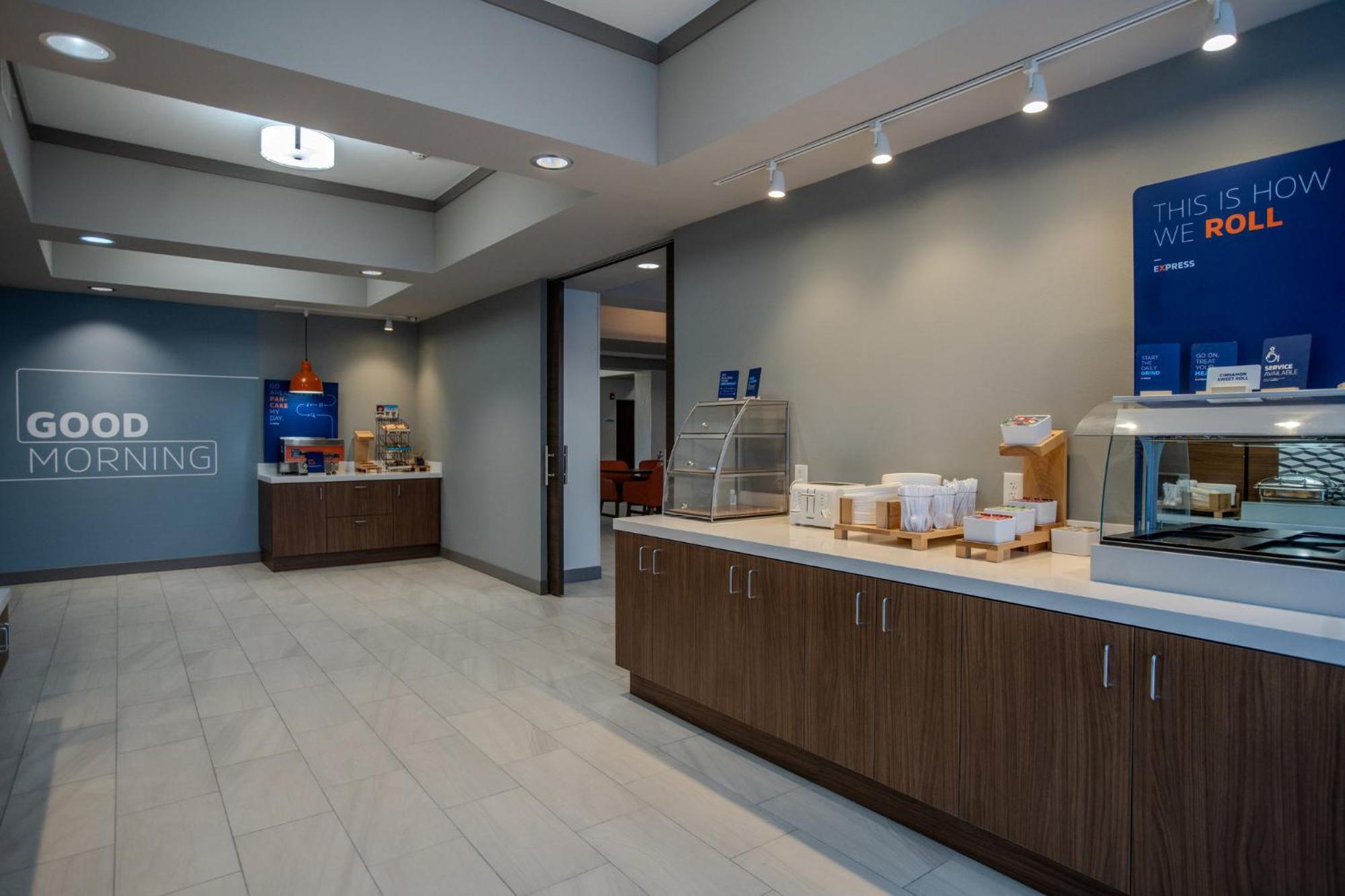 Holiday Inn Express & Suites Cleveland By Ihg Εξωτερικό φωτογραφία