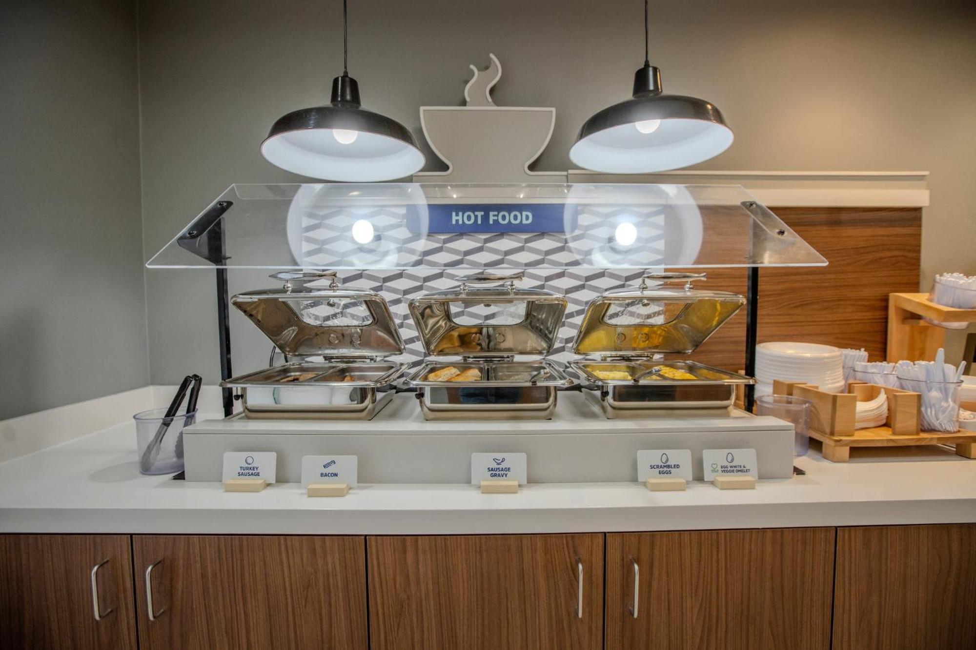 Holiday Inn Express & Suites Cleveland By Ihg Εξωτερικό φωτογραφία