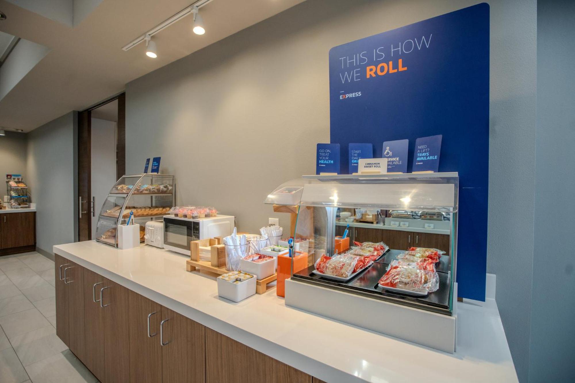 Holiday Inn Express & Suites Cleveland By Ihg Εξωτερικό φωτογραφία
