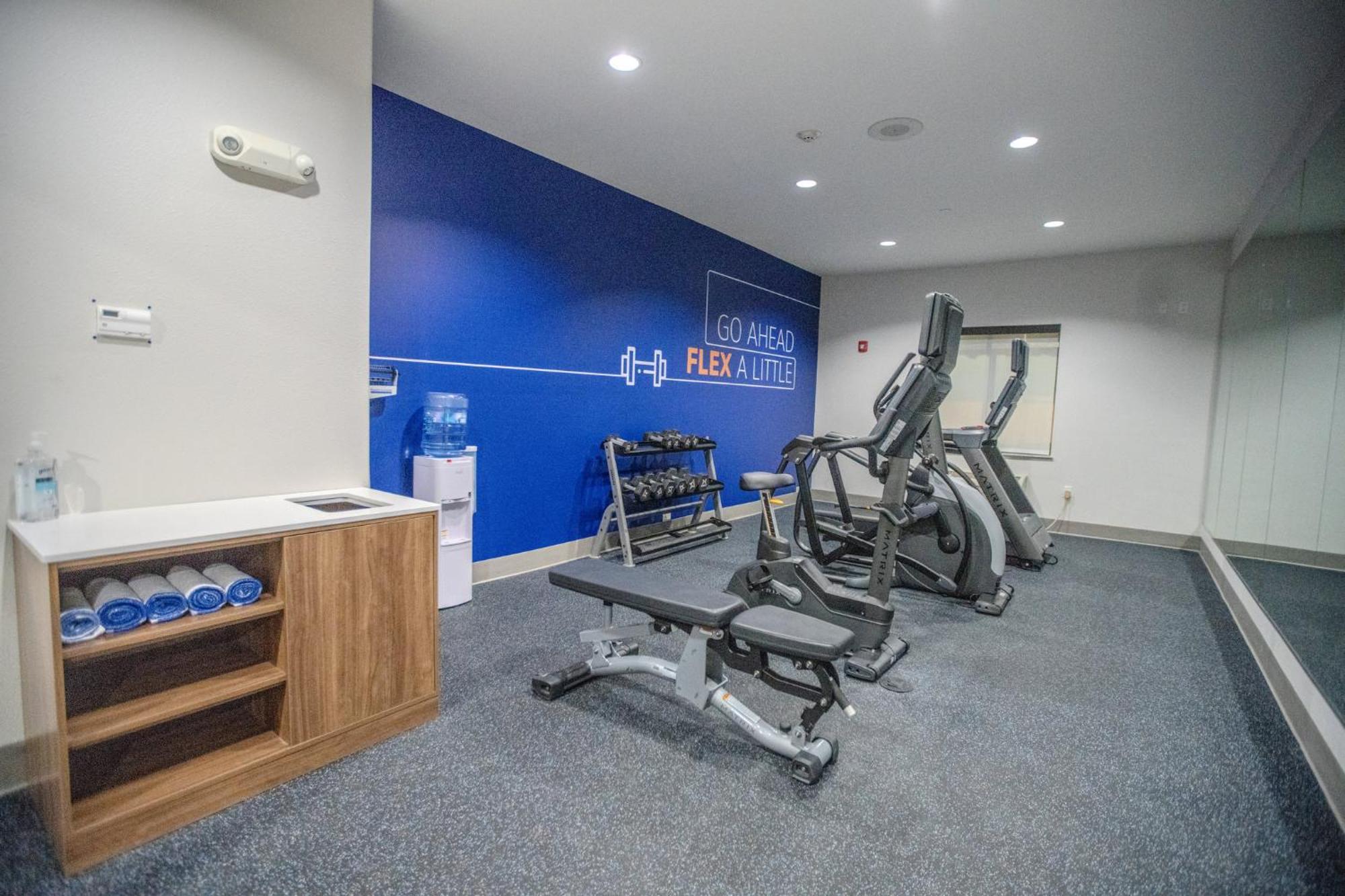 Holiday Inn Express & Suites Cleveland By Ihg Εξωτερικό φωτογραφία