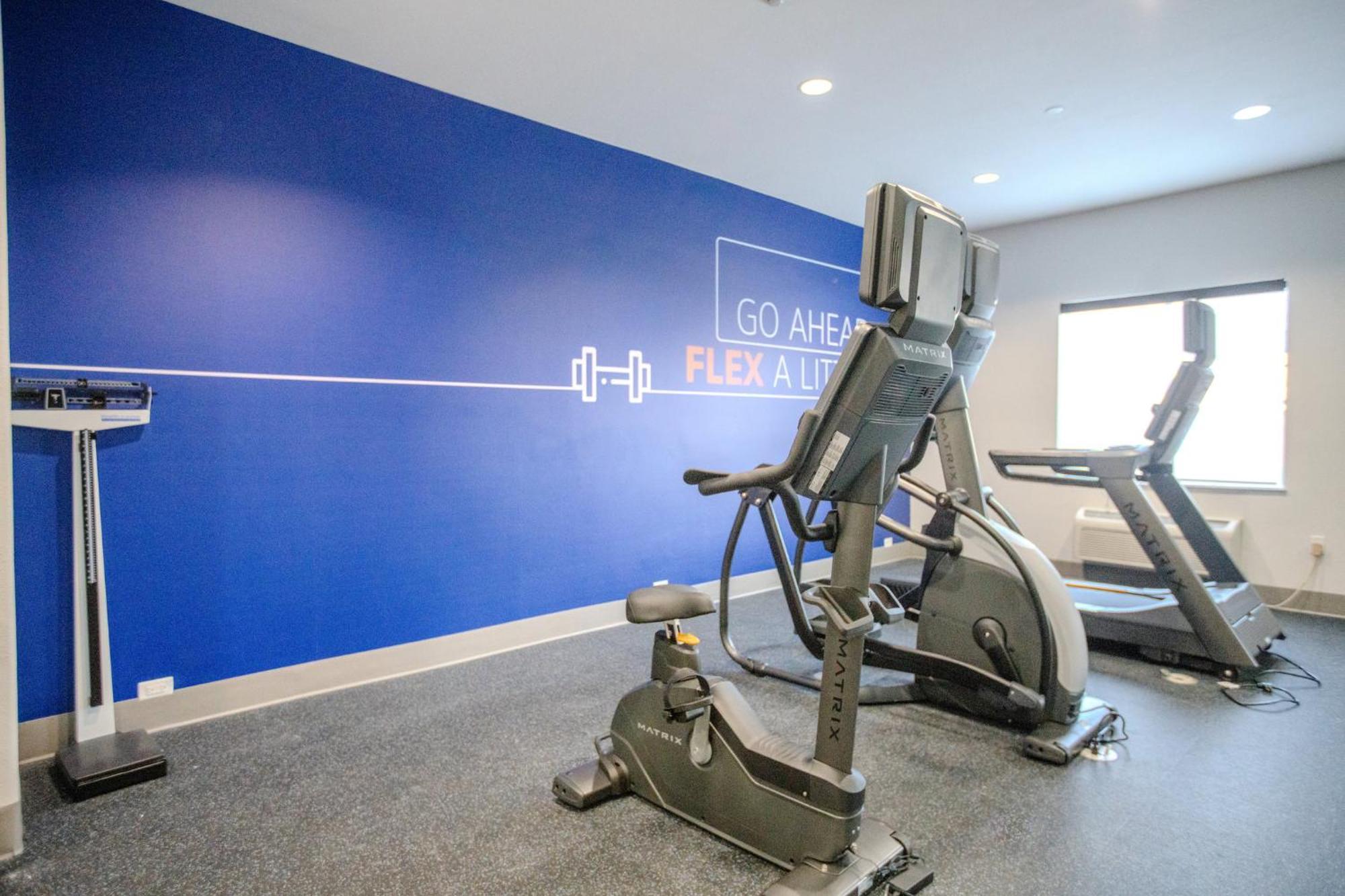 Holiday Inn Express & Suites Cleveland By Ihg Εξωτερικό φωτογραφία