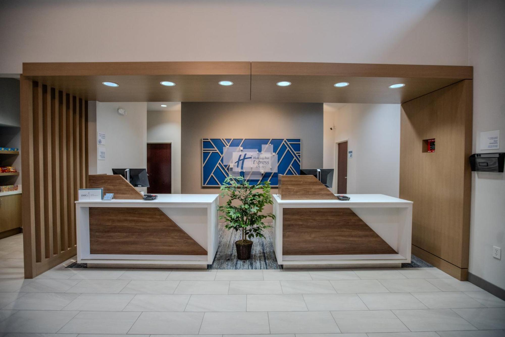 Holiday Inn Express & Suites Cleveland By Ihg Εξωτερικό φωτογραφία