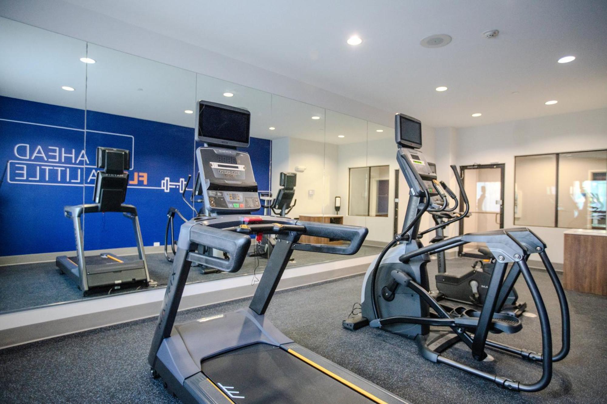 Holiday Inn Express & Suites Cleveland By Ihg Εξωτερικό φωτογραφία