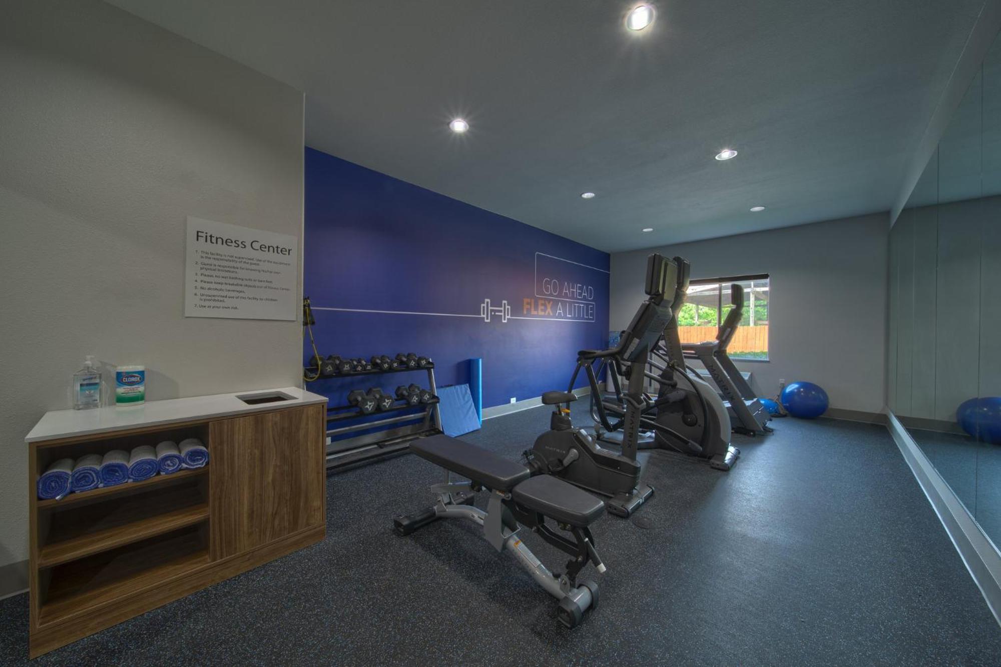 Holiday Inn Express & Suites Cleveland By Ihg Εξωτερικό φωτογραφία