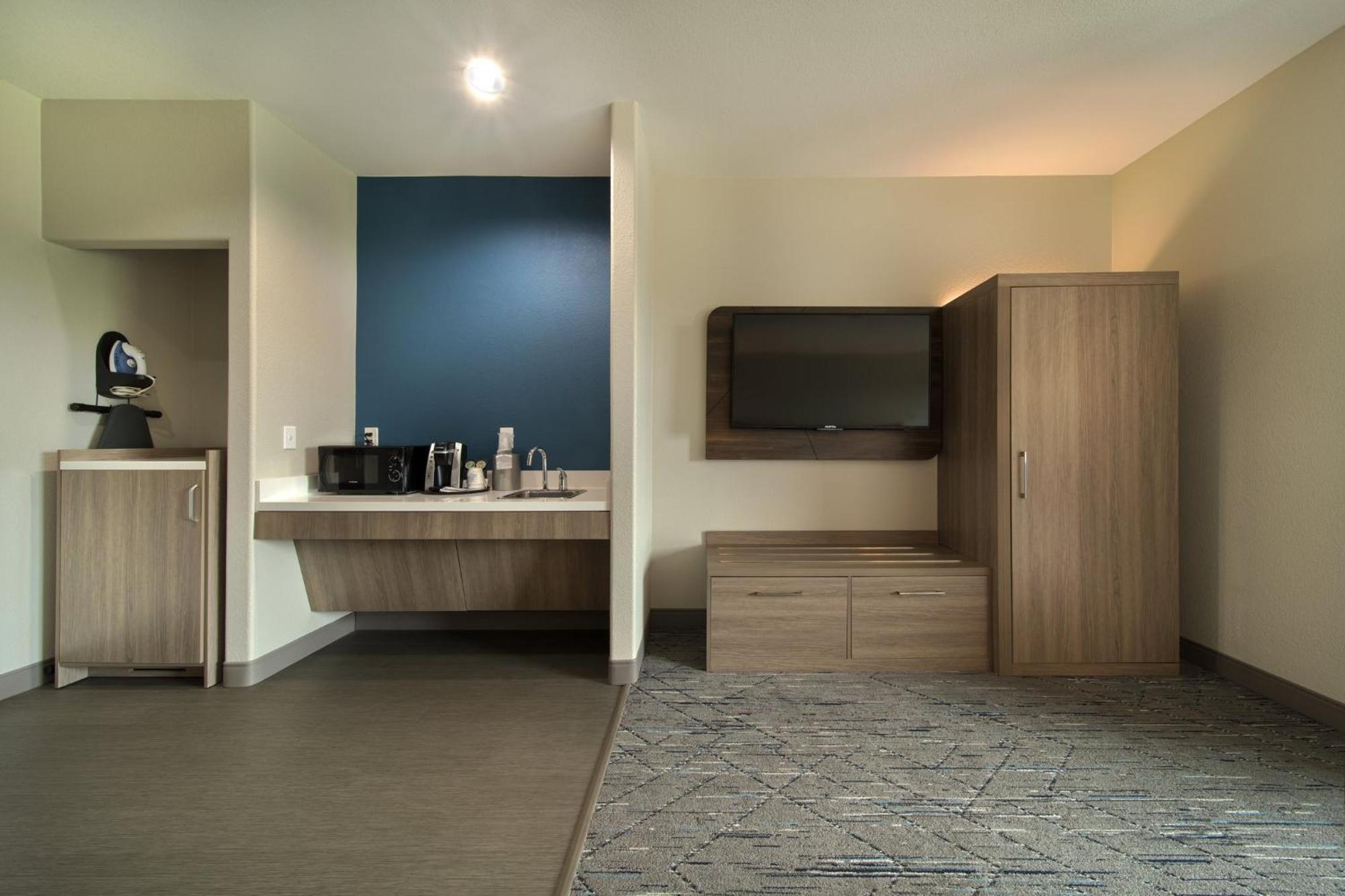 Holiday Inn Express & Suites Cleveland By Ihg Εξωτερικό φωτογραφία